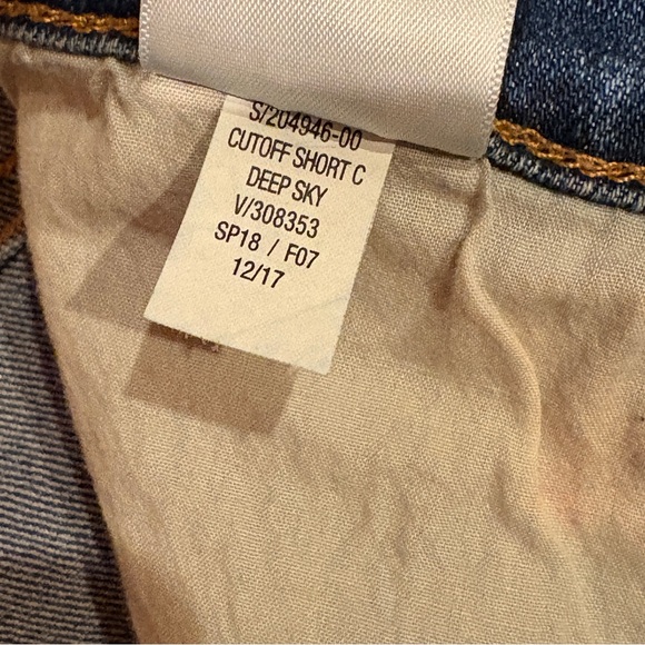 Old Navy Boyfriend Distressed Denim Shorts Womens Size 4 Blue Jean Festival Fun - Picture 9 of 10